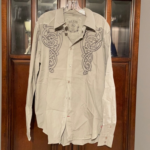 Men’s Guess button down size XL - Picture 1 of 4